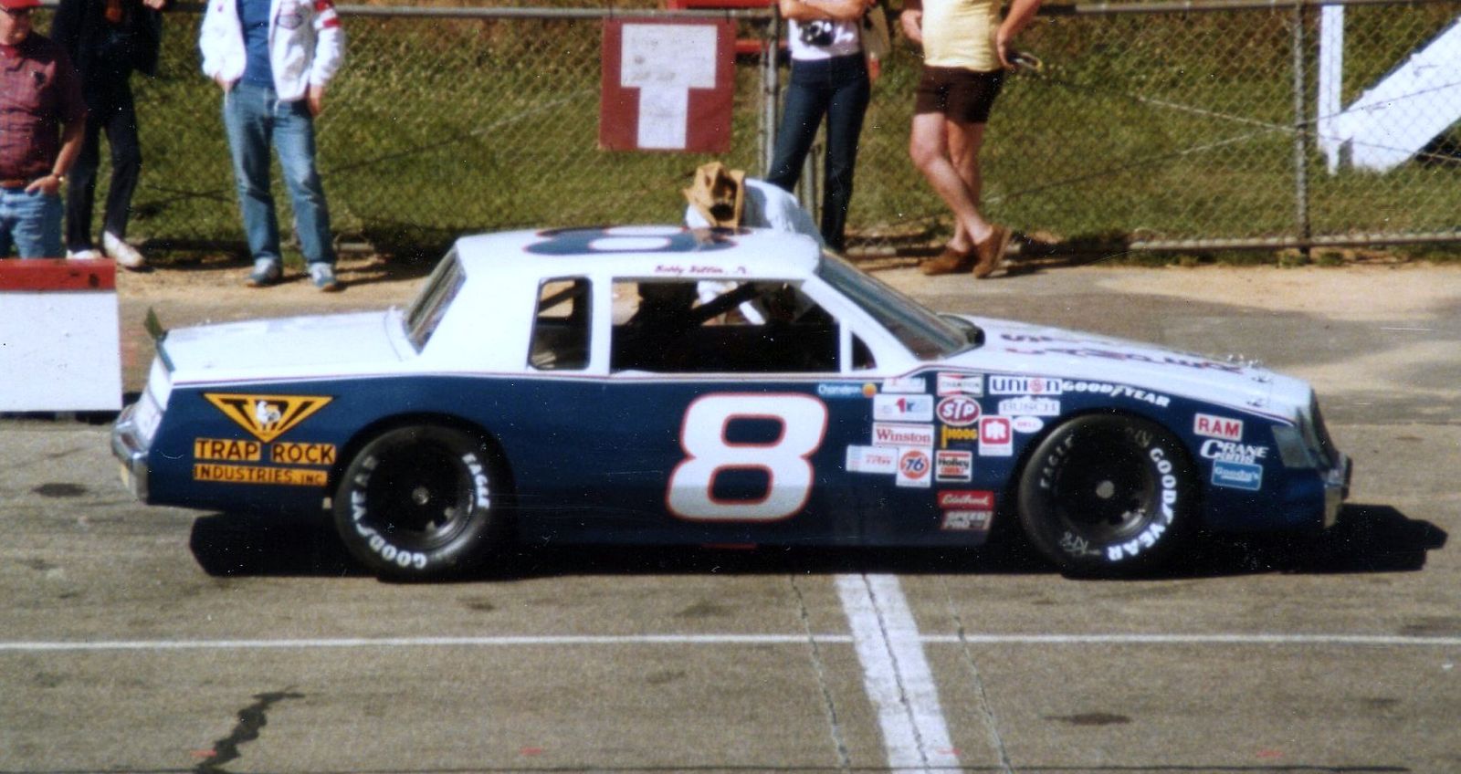 1600px-BobbyHillinJrNascarCar1984.jpeg