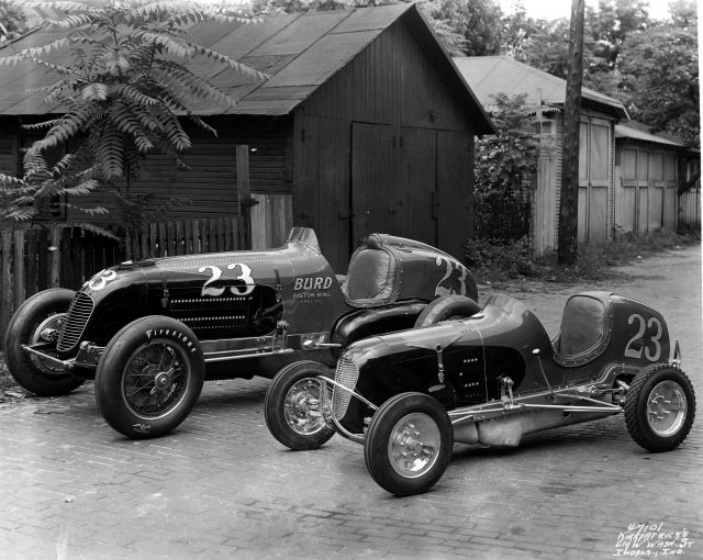 1938_Floyd_Roberts_car_and_midget_car_47101.jpg