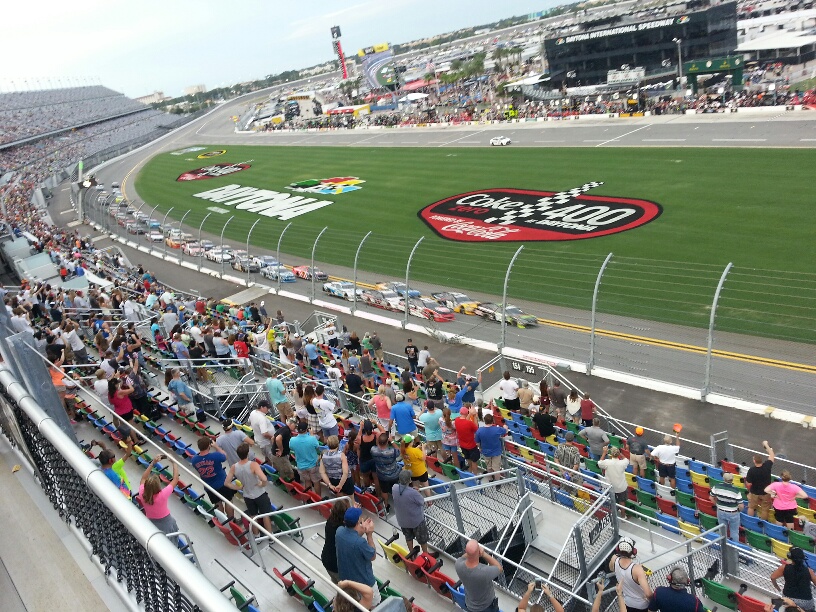 #20 Matt #20 Daytona 400 start 2017.jpg