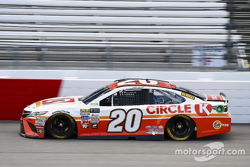 #20 -matt-kenseth-Circle K Car 2017.jpg