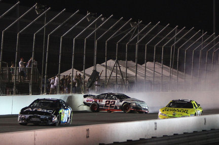 2010-gateway1-nns-edwards-keselowski-accidentjpg-02b18519ef51b9e2_large.jpg