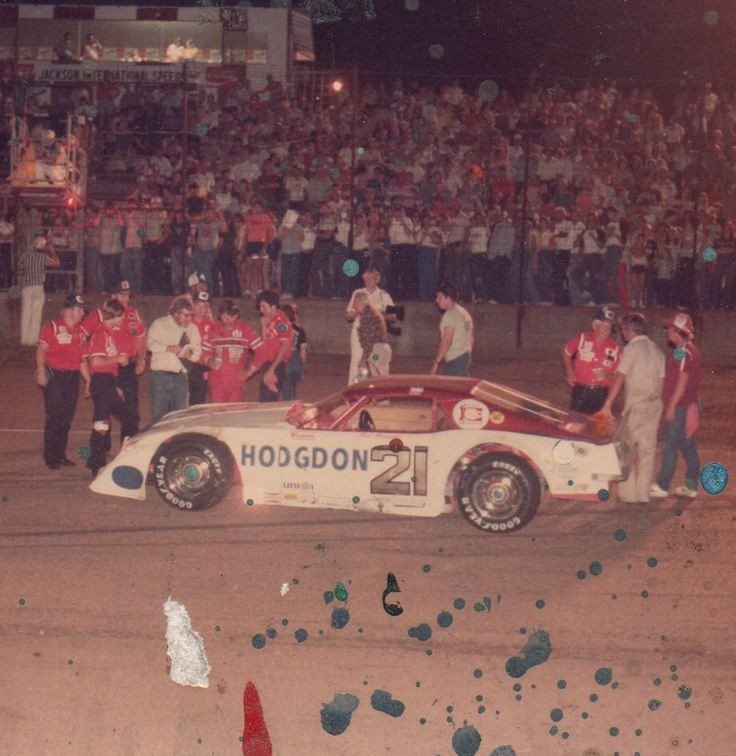 21 Neil Bonnett Hogden All pro car.jpg