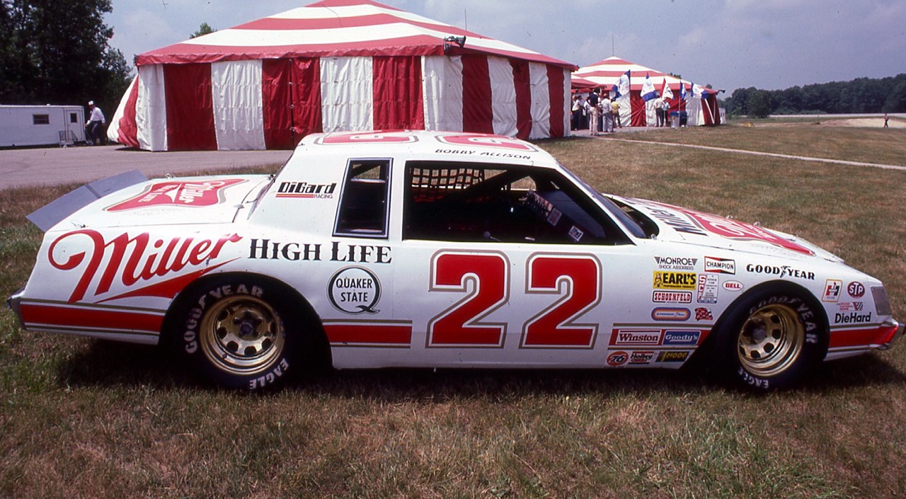 Grounded пол. Daytona 500. Дайтона 500 1967. Buick NASCAR. NASCAR 1980.