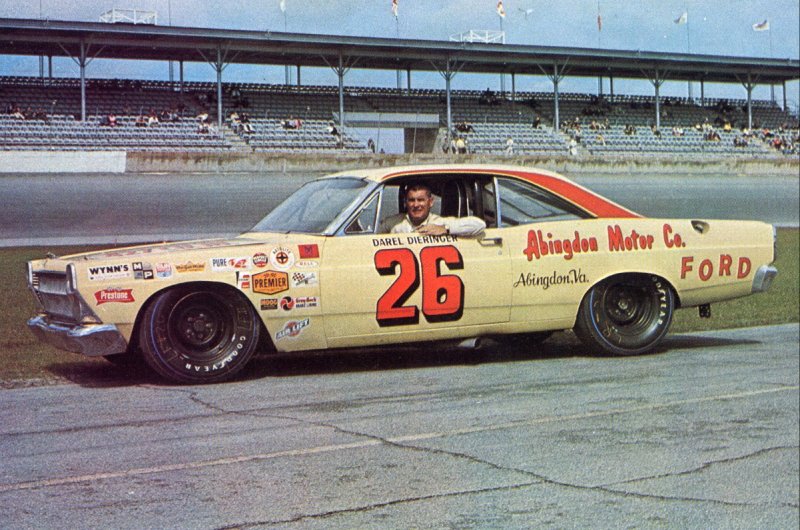 26 NASCAR 36 Darel Dieringer.jpg