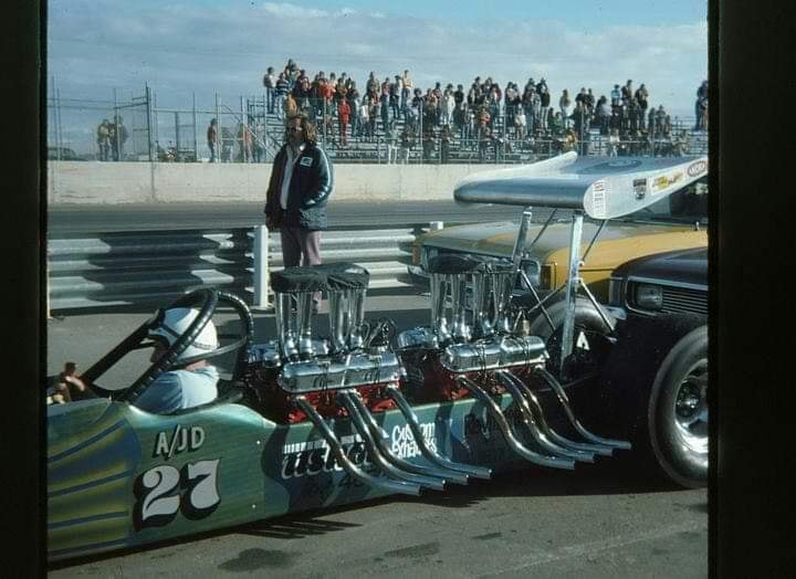 27 dragster 16 cylinders.jpg