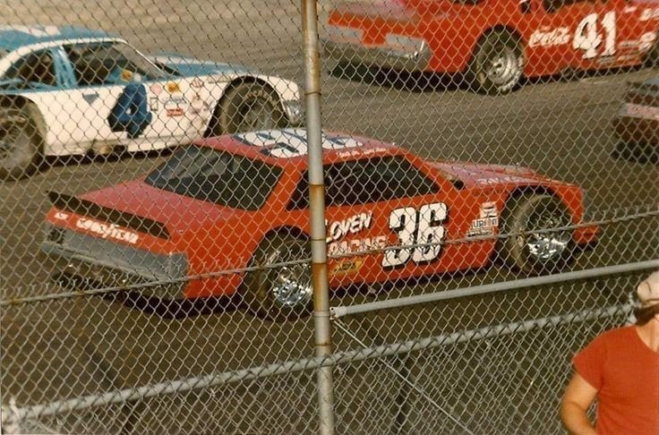 36 Butch Lindley Starting grid.jpg