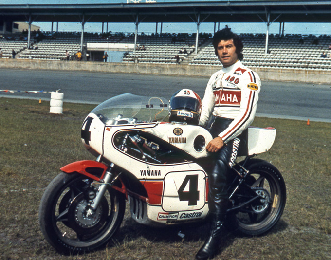 4 Giacomo_Agostini Yamaha.jpg
