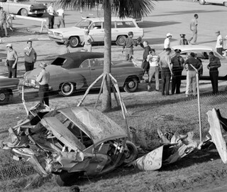 42 1961 daytona crash third-in-sequence-660x557.jpg