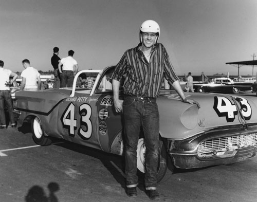 43.Richard_Petty_with_his_1959_Daytona_500_ride___.jpg