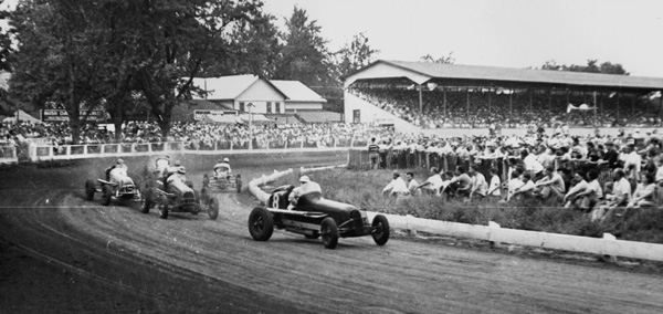 600-WD-399-Flemington-Hank-Rogers-Sr-leading-1950.jpeg