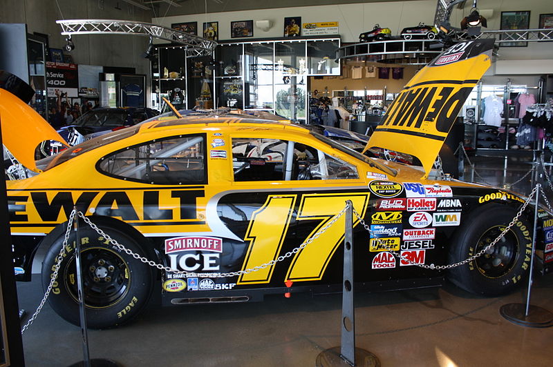 800px-Matt_Kenseth_2003_Championship_Car_Clincher_Rockingham.jpg