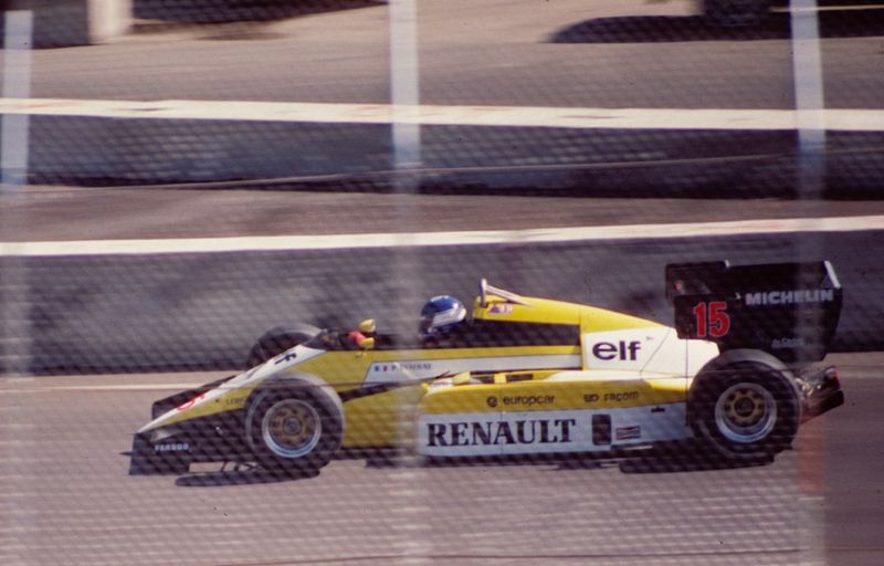 800px-Tambay_Renault_RE50_1984_Dallas_F1.jpg