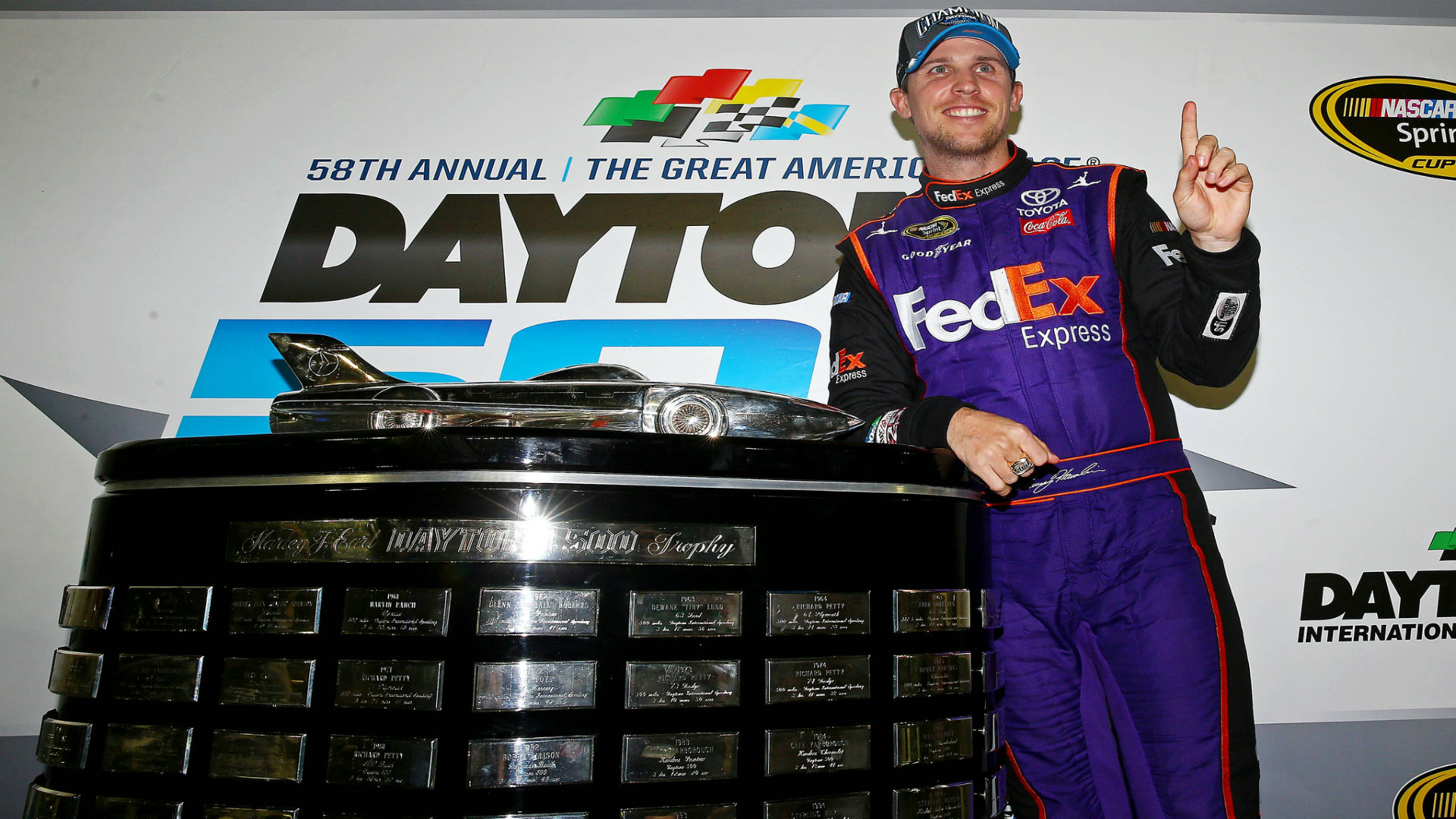 denny hamlin_1456107214738_344763_ver1.0.jpg