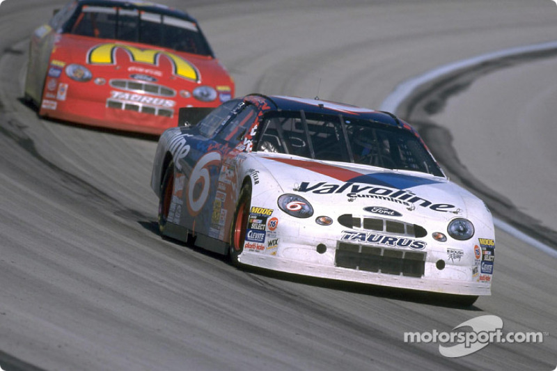 history-100-years-of-ford-racing-1994-valvoline-ford-taurus-driver-mark-martin-helped-ford.jpg