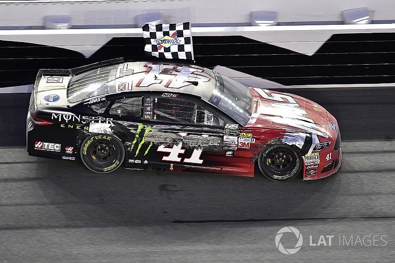 nascar-cup-daytona-500-2017-kurt-busch-stewart-haas-racing-ford-celebrates-after-winning-t.jpg